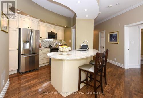 501 - 24 Chapel Street, Halton Hills, ON - Indoor Photo Showing Kitchen With Upgraded Kitchen