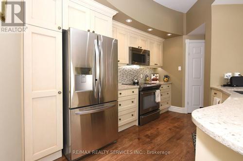 501 - 24 Chapel Street, Halton Hills, ON - Indoor Photo Showing Kitchen