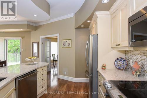 501 - 24 Chapel Street, Halton Hills, ON - Indoor Photo Showing Kitchen With Upgraded Kitchen