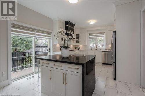 4176 Fuller Crescent, Burlington, ON - Indoor Photo Showing Kitchen