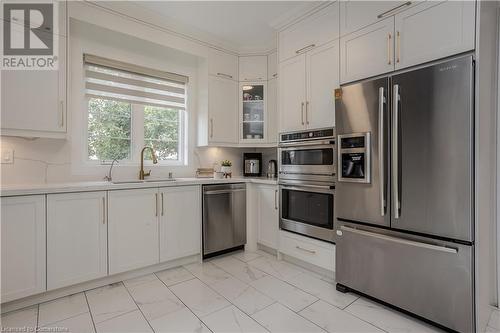 4176 Fuller Crescent, Burlington, ON - Indoor Photo Showing Kitchen