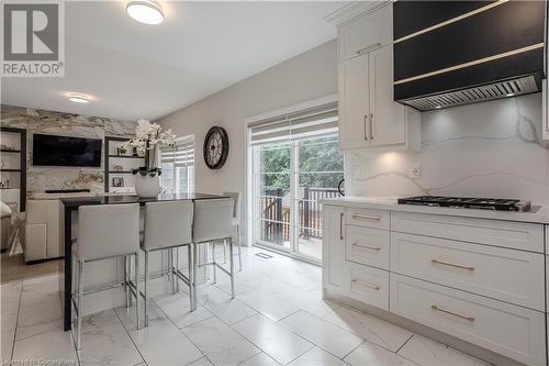 4176 Fuller Crescent, Burlington, ON - Indoor Photo Showing Kitchen With Upgraded Kitchen