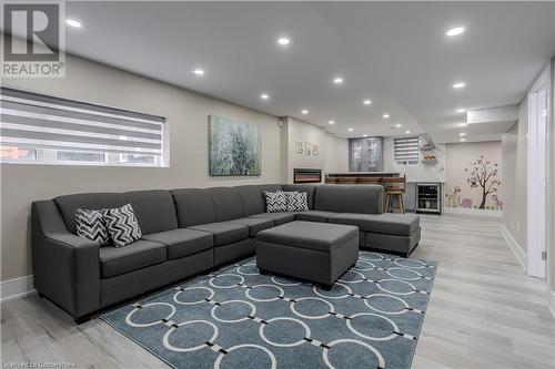 4176 Fuller Crescent, Burlington, ON - Indoor Photo Showing Living Room