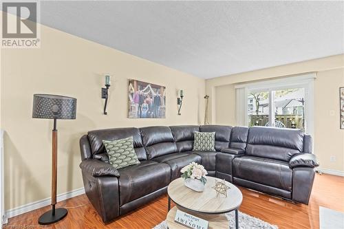 14 Derby Street Unit# 28, Hamilton, ON - Indoor Photo Showing Living Room