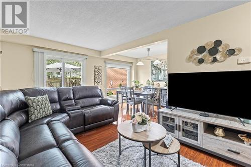 14 Derby Street Unit# 28, Hamilton, ON - Indoor Photo Showing Living Room