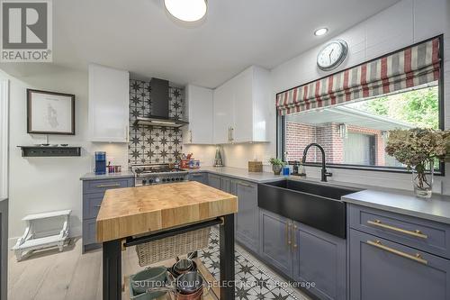 Custom high gloss cabinetry - 824 Clearview Avenue, London, ON - Indoor Photo Showing Kitchen