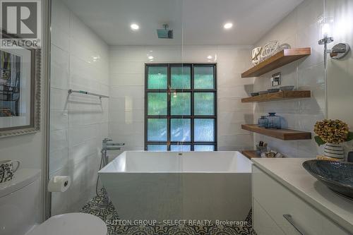 Heated floors in all 3 bathrooms - 824 Clearview Avenue, London, ON - Indoor Photo Showing Bathroom