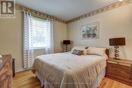 60 Jena Crescent, London, ON - Indoor Photo Showing Bedroom