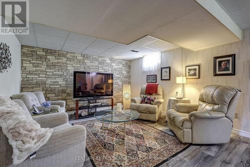 60 Jena Crescent, London, ON - Indoor Photo Showing Living Room