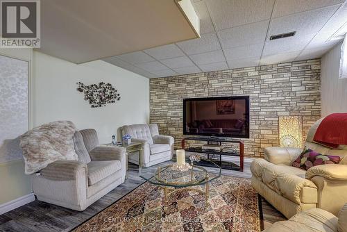 60 Jena Crescent, London, ON - Indoor Photo Showing Living Room