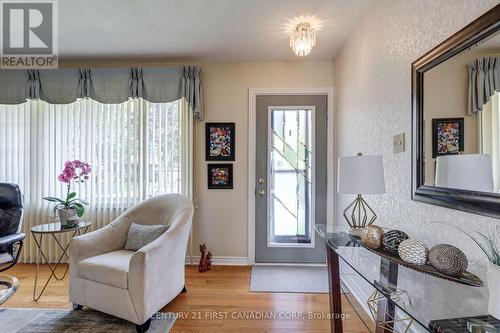 60 Jena Crescent, London, ON - Indoor Photo Showing Living Room