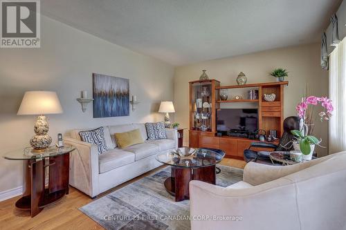 60 Jena Crescent, London, ON - Indoor Photo Showing Living Room