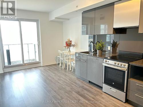 3208 - 251 Jarvis Street, Toronto, ON - Indoor Photo Showing Kitchen