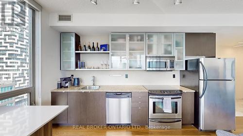 2402 - 33 Lombard Street, Toronto, ON - Indoor Photo Showing Kitchen