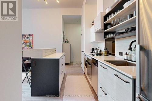 301 - 75 St Nicholas Street, Toronto, ON - Indoor Photo Showing Kitchen