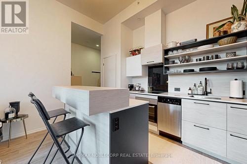 301 - 75 St Nicholas Street, Toronto, ON - Indoor Photo Showing Kitchen