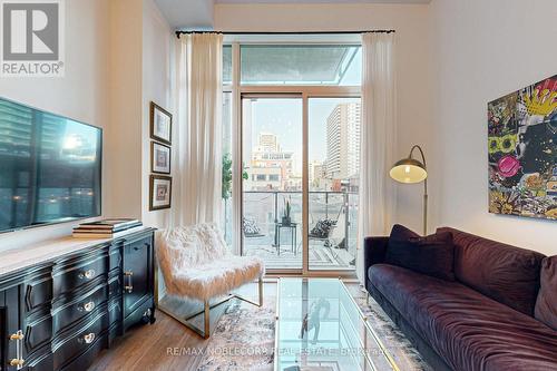 301 - 75 St Nicholas Street, Toronto, ON - Indoor Photo Showing Living Room