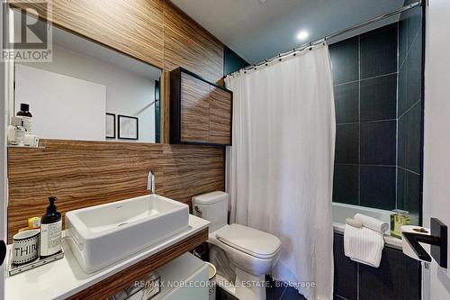 301 - 75 St Nicholas Street, Toronto, ON - Indoor Photo Showing Bathroom