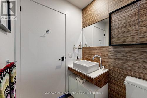 301 - 75 St Nicholas Street, Toronto, ON - Indoor Photo Showing Bathroom