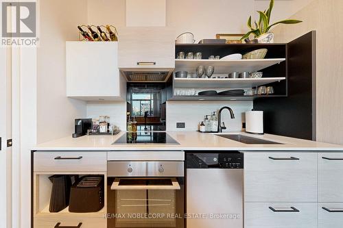 301 - 75 St Nicholas Street, Toronto, ON - Indoor Photo Showing Kitchen