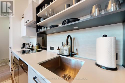 301 - 75 St Nicholas Street, Toronto, ON - Indoor Photo Showing Kitchen