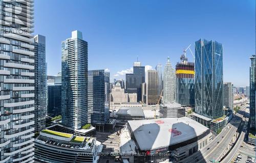 3403 - 88 Harbour Street, Toronto, ON - Outdoor With Facade