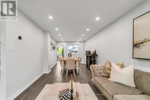 971 Leslie Valley Drive, Newmarket, ON - Indoor Photo Showing Living Room