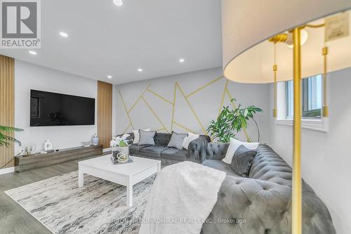 971 Leslie Valley Drive, Newmarket, ON - Indoor Photo Showing Living Room