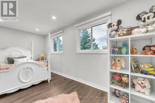 971 Leslie Valley Drive, Newmarket, ON - Indoor Photo Showing Bedroom