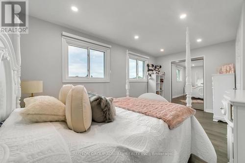 971 Leslie Valley Drive, Newmarket, ON - Indoor Photo Showing Bedroom