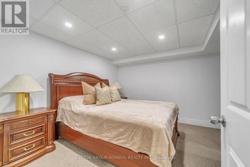 971 Leslie Valley Drive, Newmarket, ON - Indoor Photo Showing Bedroom