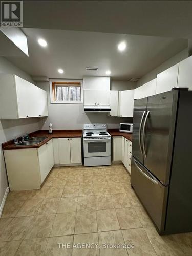 21 Silver Trail, Barrie, ON - Indoor Photo Showing Kitchen With Double Sink