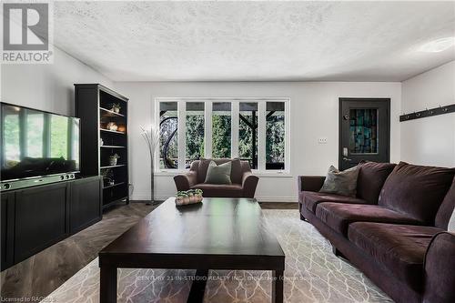 409 Mcnaughton Street, South Bruce Peninsula, ON - Indoor Photo Showing Living Room