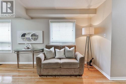 3898 Skyview Street, Mississauga, ON - Indoor Photo Showing Living Room