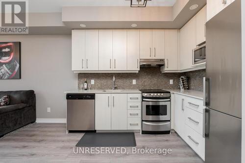 207 - 10 Esplanade Lane, Grimsby, ON - Indoor Photo Showing Kitchen