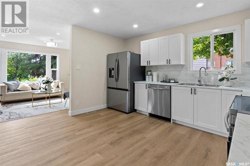 26 Assiniboine Drive, Saskatoon, SK - Indoor Photo Showing Kitchen