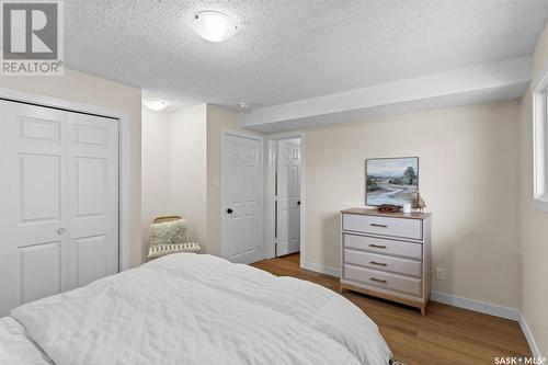 26 Assiniboine Drive, Saskatoon, SK - Indoor Photo Showing Bedroom