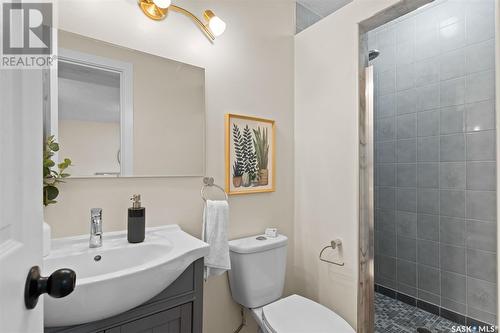 26 Assiniboine Drive, Saskatoon, SK - Indoor Photo Showing Bathroom