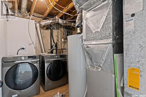 26 Assiniboine Drive, Saskatoon, SK - Indoor Photo Showing Laundry Room