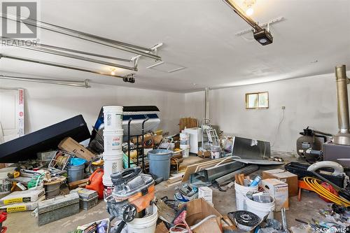 26 Assiniboine Drive, Saskatoon, SK - Indoor Photo Showing Garage