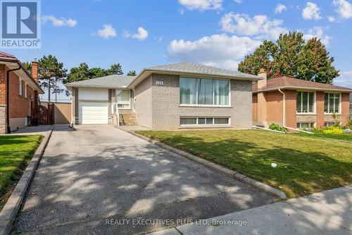 128 Kingsview Boulevard, Toronto, ON - Outdoor With Facade