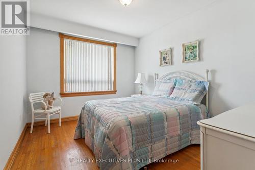 128 Kingsview Boulevard, Toronto, ON - Indoor Photo Showing Bedroom