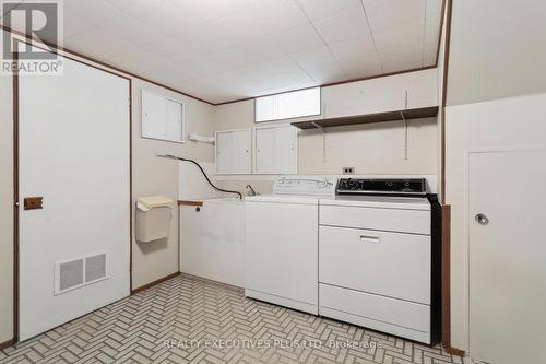 128 Kingsview Boulevard, Toronto, ON - Indoor Photo Showing Laundry Room