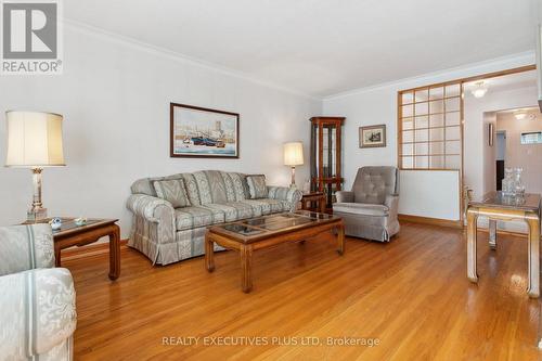 128 Kingsview Boulevard, Toronto, ON - Indoor Photo Showing Living Room