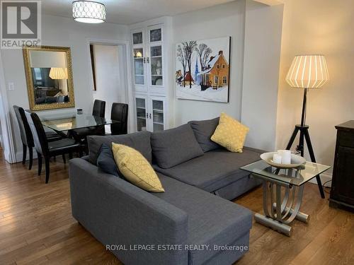 Main - 2 Winston Avenue, Toronto, ON - Indoor Photo Showing Living Room