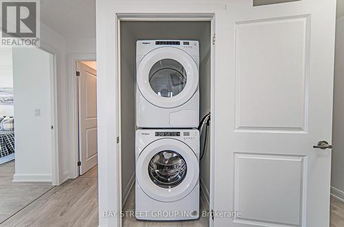 1101 - 3200 William Coltson Avenue, Oakville, ON - Indoor Photo Showing Laundry Room