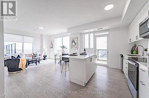 1101 - 3200 William Coltson Avenue, Oakville, ON - Indoor Photo Showing Kitchen