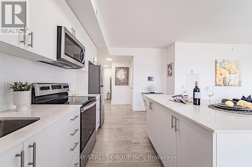 1101 - 3200 William Coltson Avenue, Oakville, ON - Indoor Photo Showing Kitchen