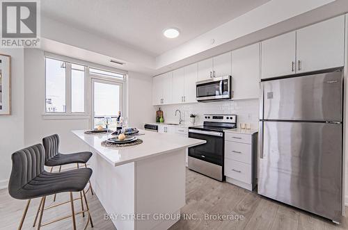 1101 - 3200 William Coltson Avenue, Oakville, ON - Indoor Photo Showing Kitchen With Stainless Steel Kitchen