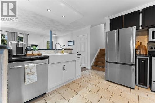 320 Patricia Avenue, Pembroke, ON - Indoor Photo Showing Kitchen With Stainless Steel Kitchen